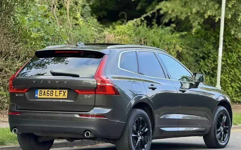 Used Volvo XC60 Momentum 190 HP (139 kW) 2019 Grey SUV