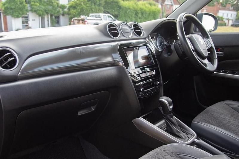 Gebraucht Suzuki Vitara SZ5 116 PS (85 kW) 2023 Grau SUV