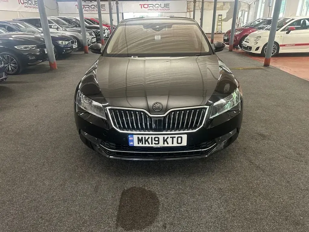 Used Skoda Superb LAURIN & KLEMENT 150 HP (110 kW) 2019 Black Hatchback