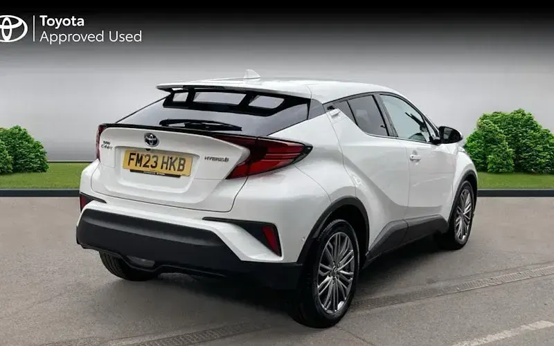 Used Toyota C-HR 122 HP (89 kW) 2023 White SUV