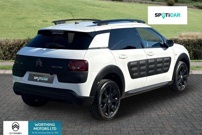 Used Citroën C4 Cactus Flair 108 HP (79 kW) 2018 White Hatchback