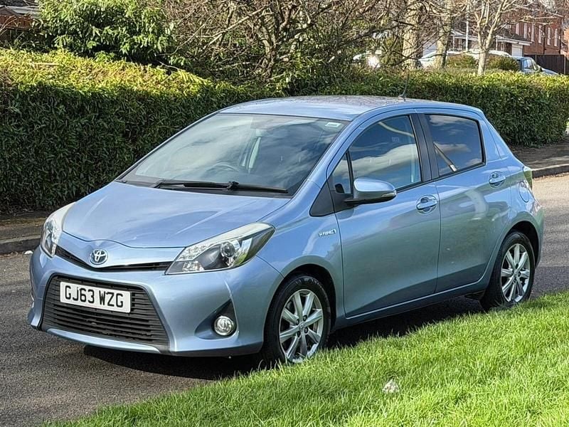 Used Toyota Yaris Hybrid T4 2013 Blue Hatchback