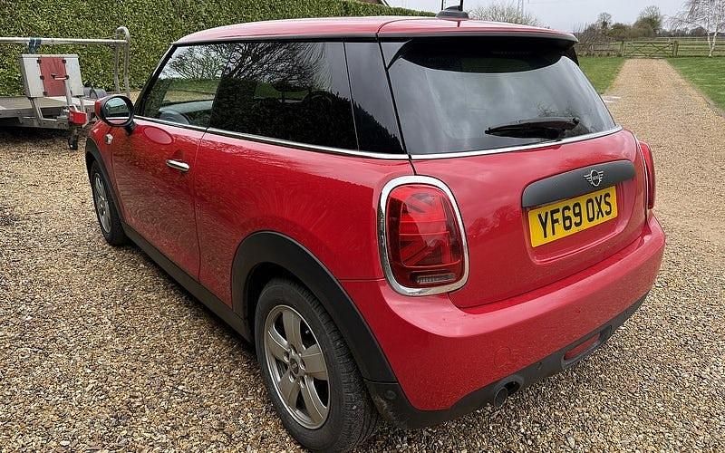 Used Mini ONE Classic 102 HP (75 kW) 2021 Hatchback