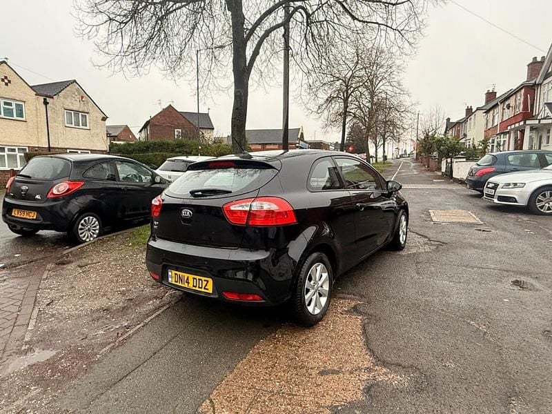 Used Kia Rio 85 HP (62 kW) 2014 Black Hatchback