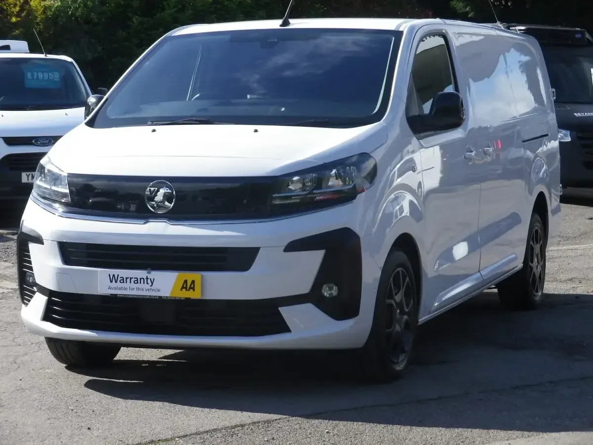 Used Vauxhall Vivaro 150 HP (110 kW) 2024 White MPV