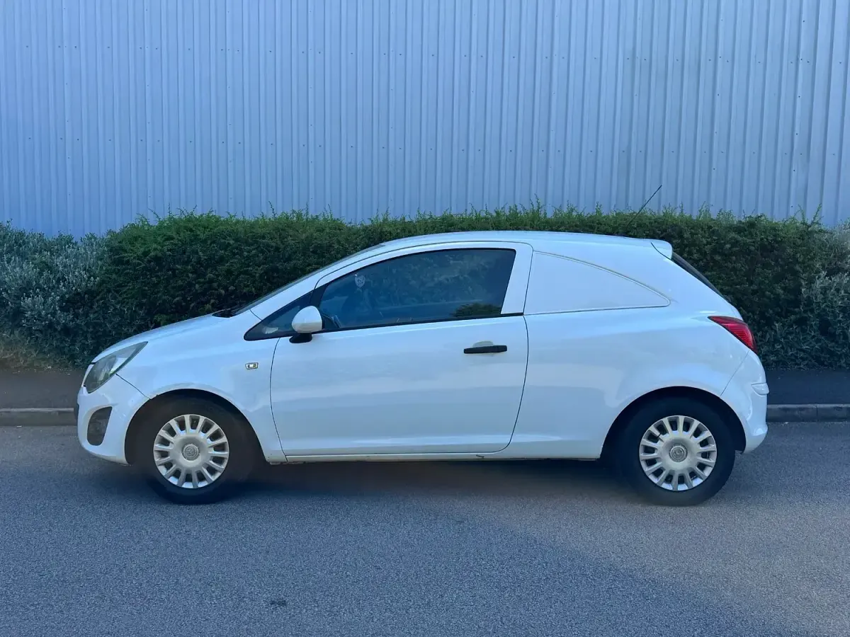 Used Vauxhall Corsa 2011 White Hatchback
