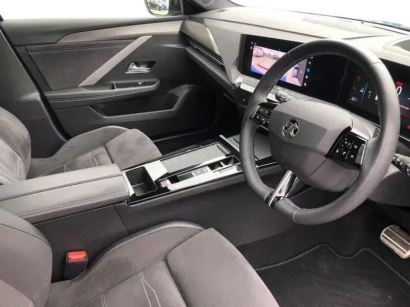 Używany Vauxhall Astra Ultimate 130 KM (95 kW) 2023 Niebieski Hatchback