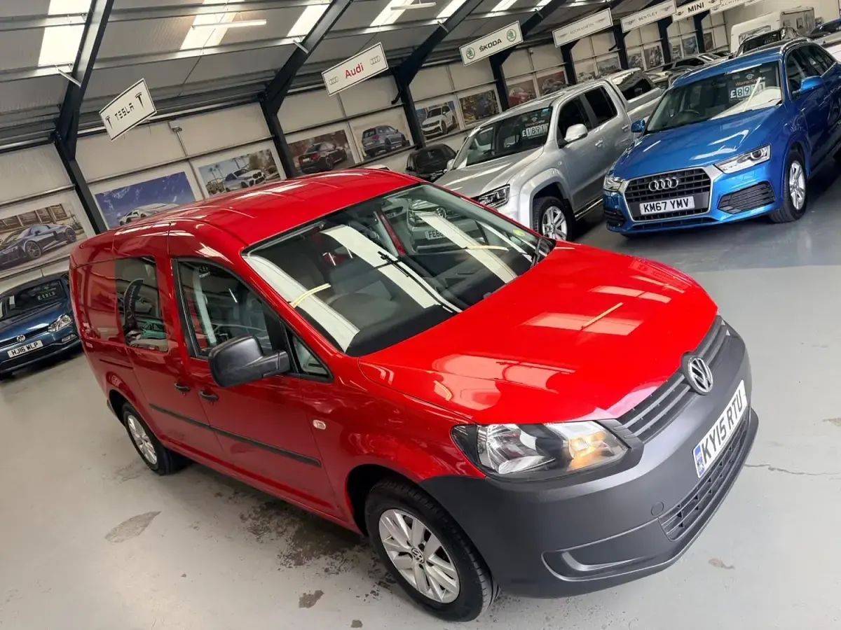 Used VW Caddy 102 HP (75 kW) 2015 Red MPV