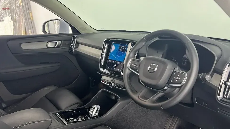 Used Volvo XC40 Ultra 194 HP (142 kW) 2025 Blue SUV
