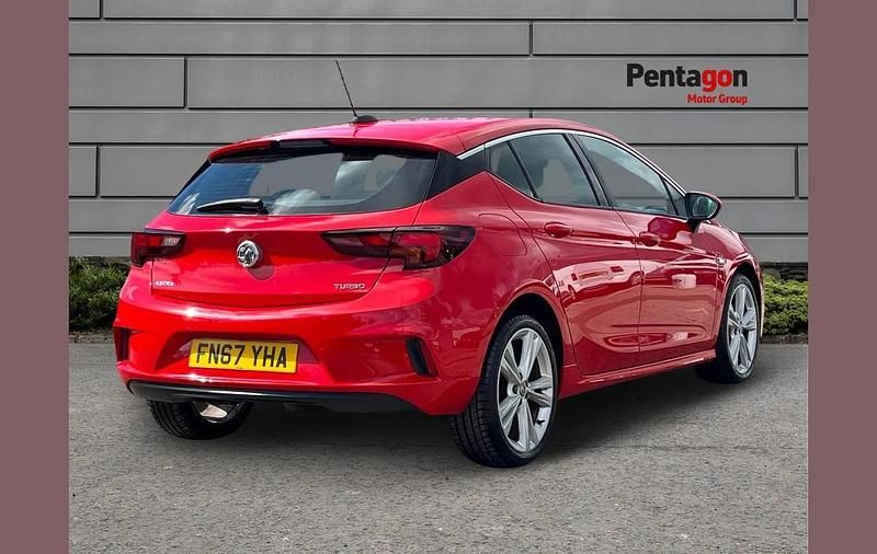 Used Vauxhall Astra SRi 147 HP (108 kW) 2017 Red Hatchback