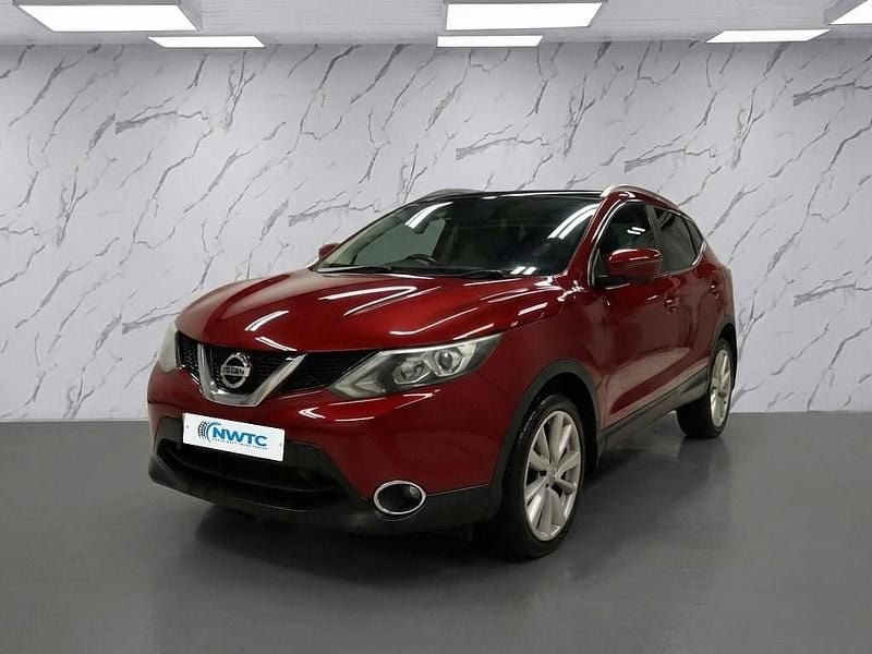 Used Nissan Qashqai Tekna 2015 Red SUV