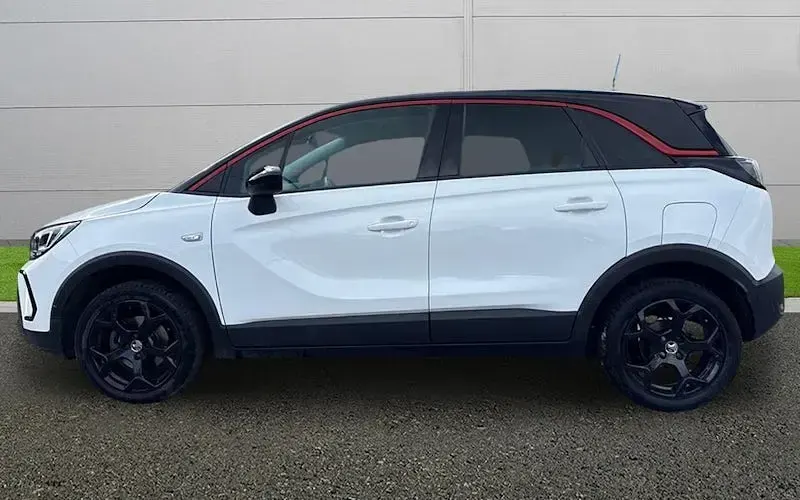 Used Vauxhall Crossland GS Line 110 HP (80 kW) 2022 White SUV