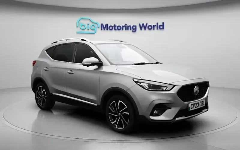 Usado MG ZS Exclusive 106 CV (77 kW) 2023 Plateado SUV