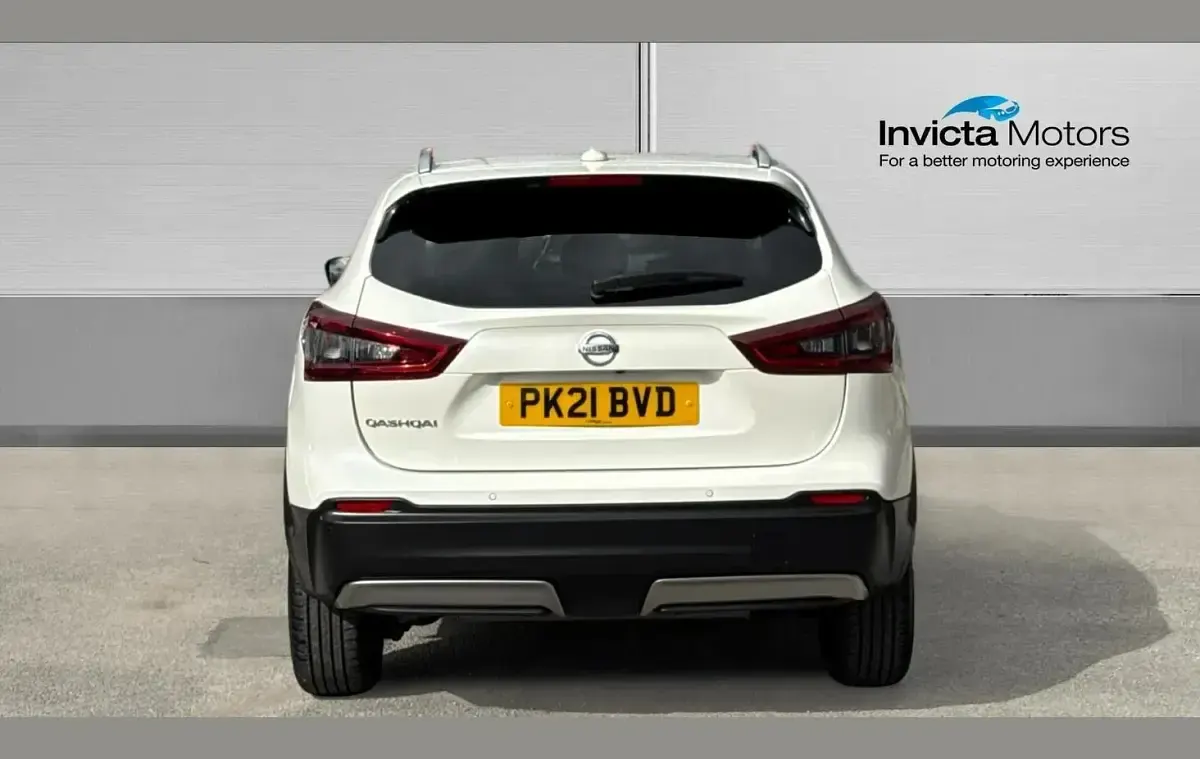 Used Nissan Qashqai N-Connecta 157 HP (115 kW) 2021 Arctic white SUV