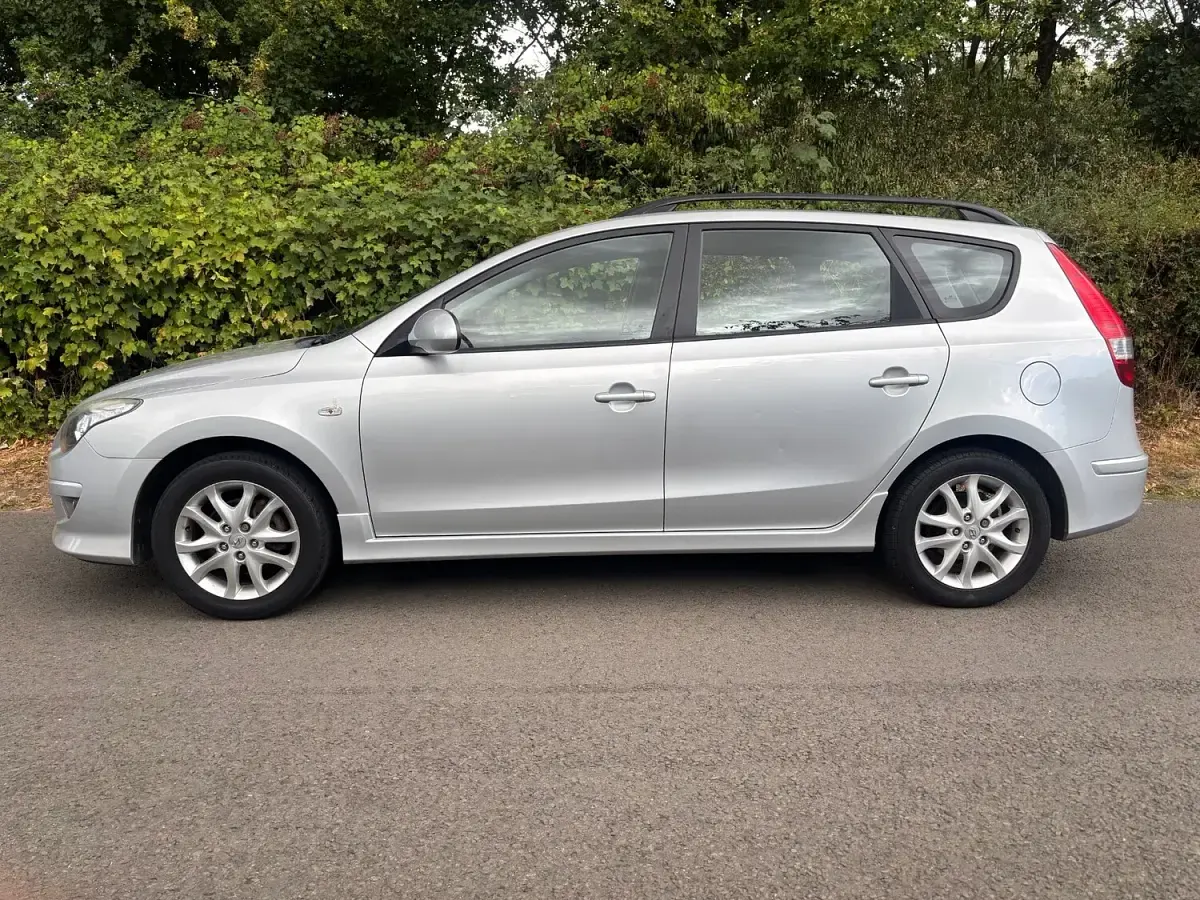 Used Hyundai i30 Comfort 124 HP (91 kW) 2011 Silver Estate