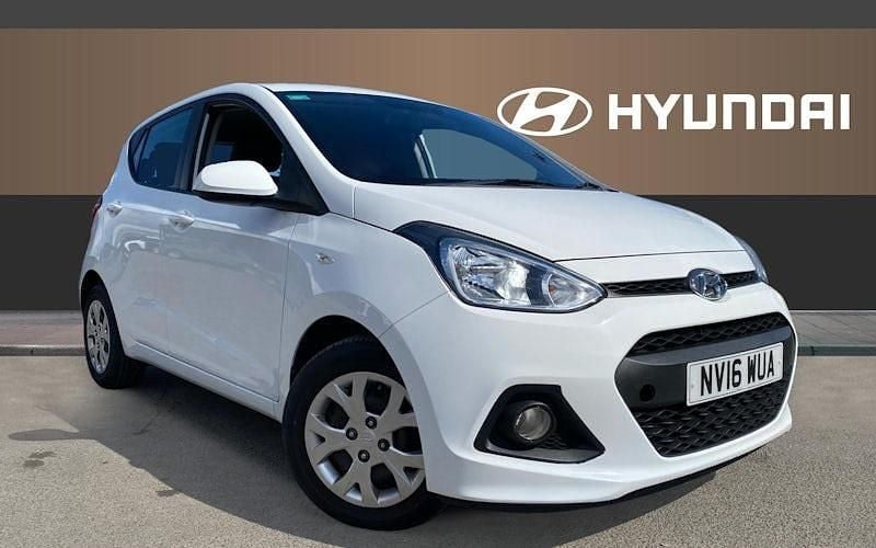 White Used 2016 Hyundai i10 SE Hatchback | £5,529 (Fair price) - Image 1/4