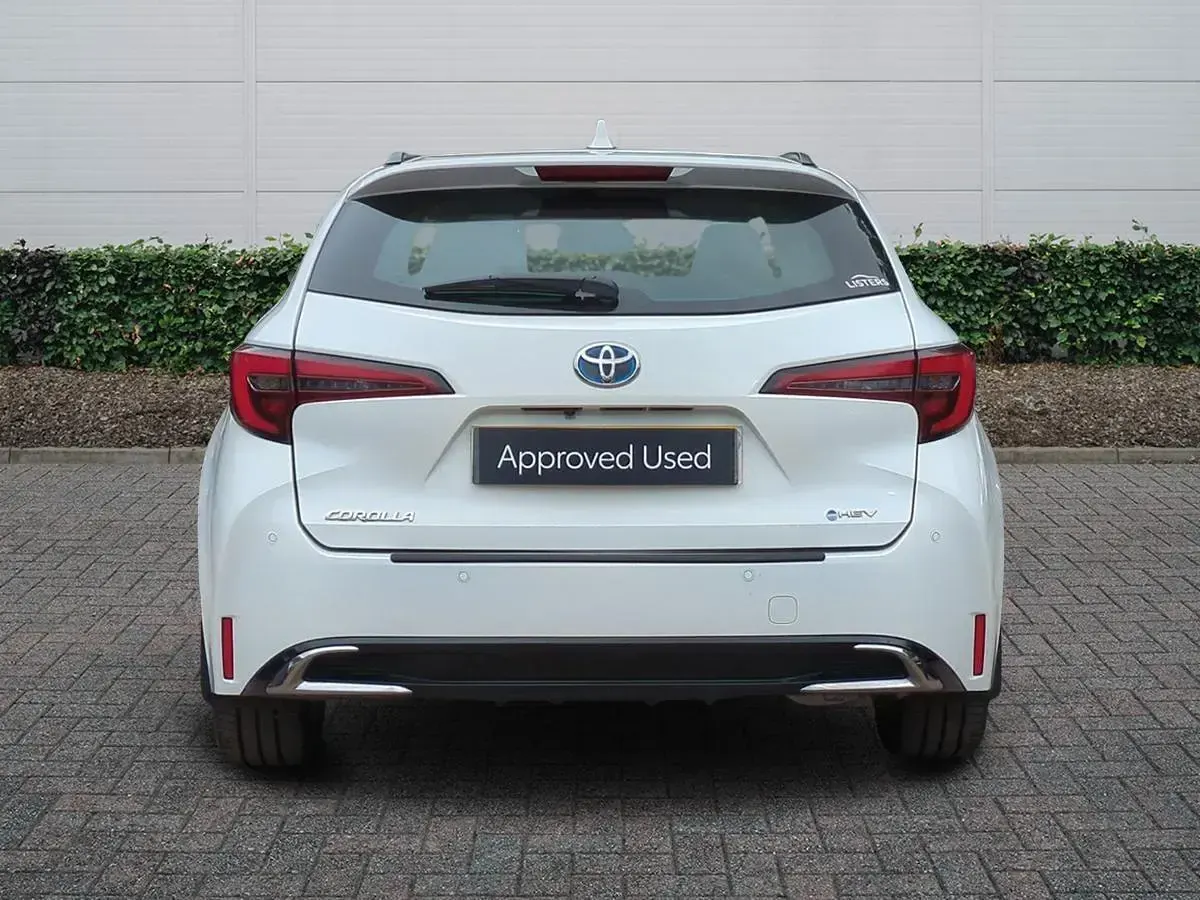 Used Toyota Corolla 140 HP (102 kW) 2025 White Estate