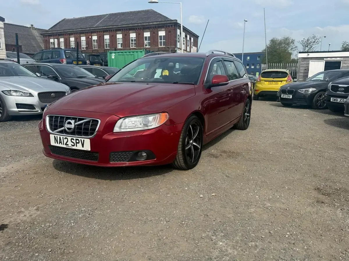 Używany Volvo V70 SE Lux 115 KM (84 kW) 2012 Czerwony Kombi