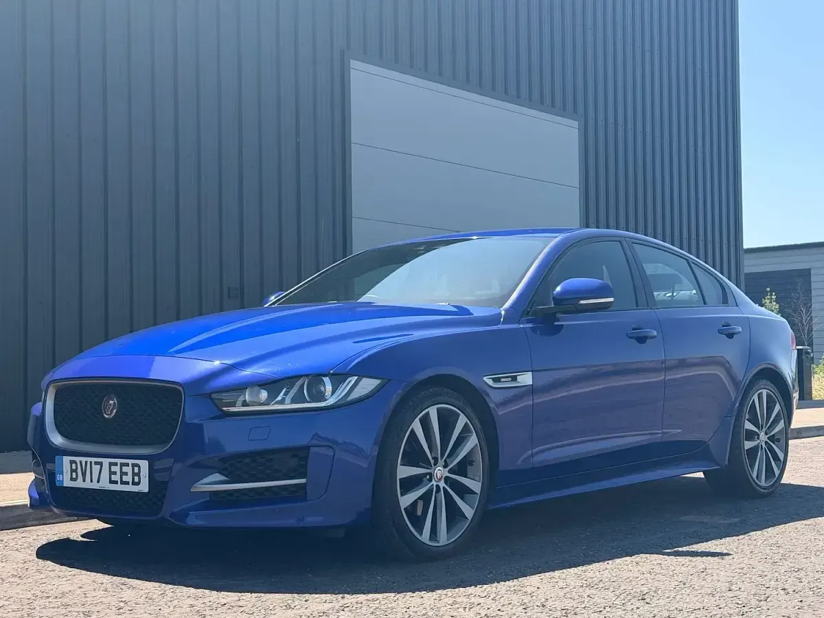 Used Jaguar XE R-Sport 180 HP (132 kW) 2017 Blue Sedan