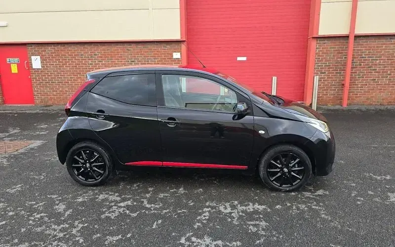 Used Toyota Aygo x-press 72 HP (52 kW) 2019 Black Hatchback