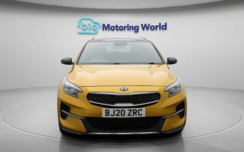 Usado Kia XCeed First Edition 140 CV (102 kW) 2020 Amarillo SUV