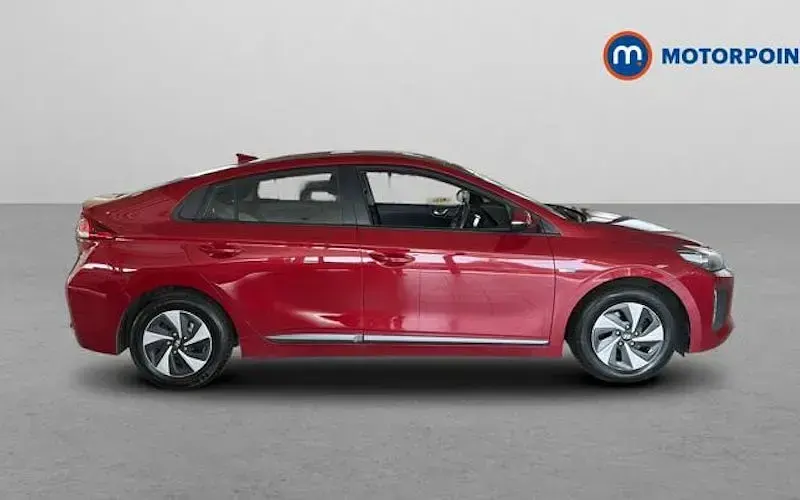 Used Hyundai Ioniq SE 141 HP (103 kW) 2018 Red Hatchback