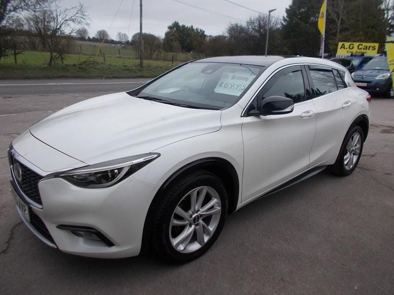 Used Infiniti Q30 2015 White