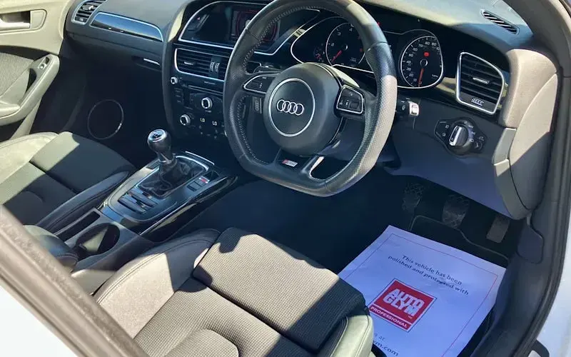 Used Audi A4 Black Edition 150 HP (110 kW) 2013 White Sedan