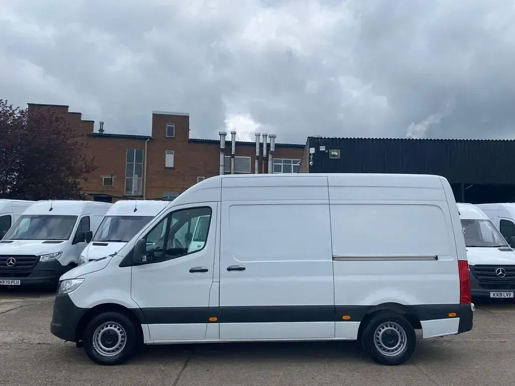Used Mercedes Sprinter 140 HP (102 kW) 2019 White Van