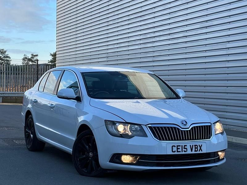 Used Skoda Superb 2015 White Hatchback