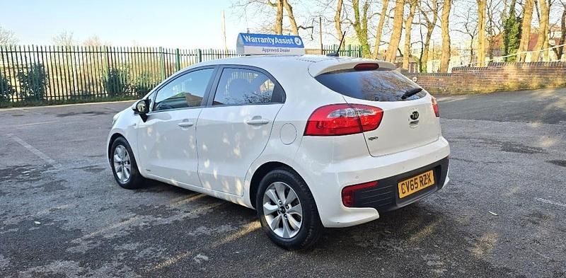 Used Kia Rio 2015 White Hatchback
