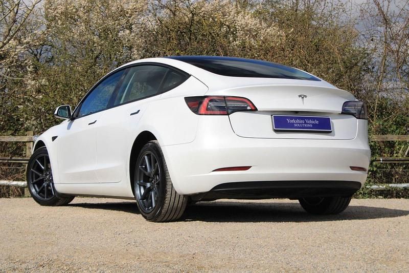 Used Tesla Model 3 Long Range AWD 366 kW (498 HP) 2022 White Sedan
