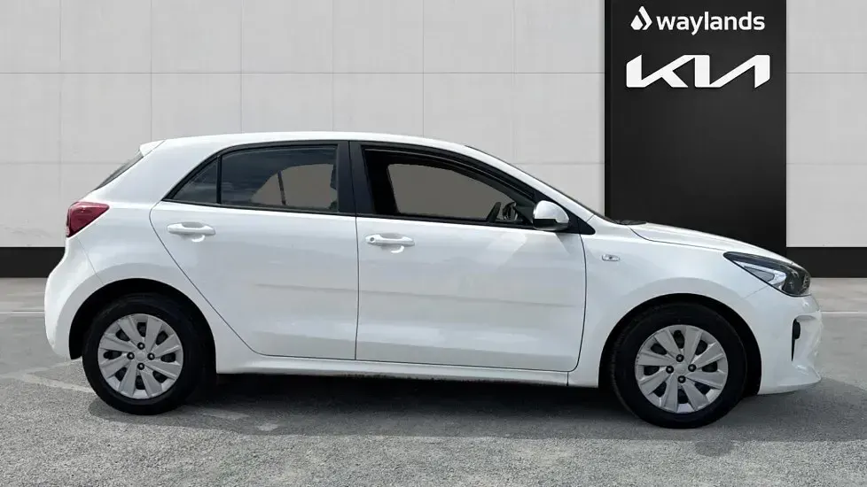 Used Kia Rio 84 HP (61 kW) 2020 White Hatchback