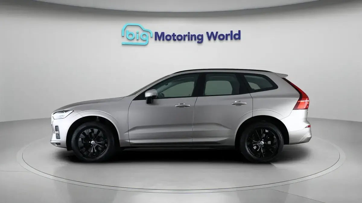 Used Volvo XC60 Core 250 HP (183 kW) 2023 Gold SUV