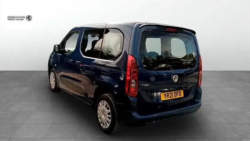 Second-hand Vauxhall Combo Edition 110 CP (80 kW) 2021 Albastru Monovolum