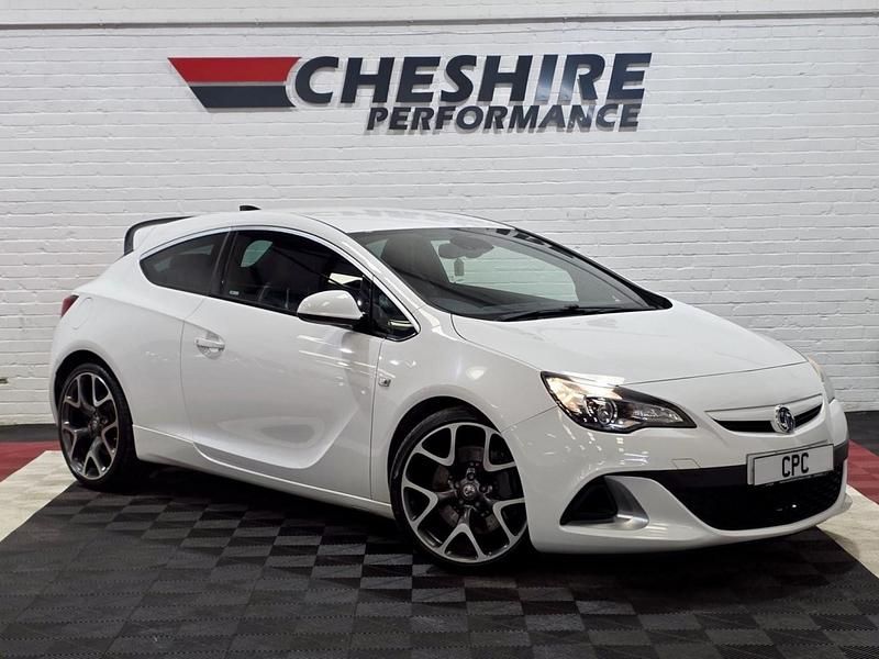 Used Vauxhall Astra GTC 276 HP (202 kW) 2016 White Coupe