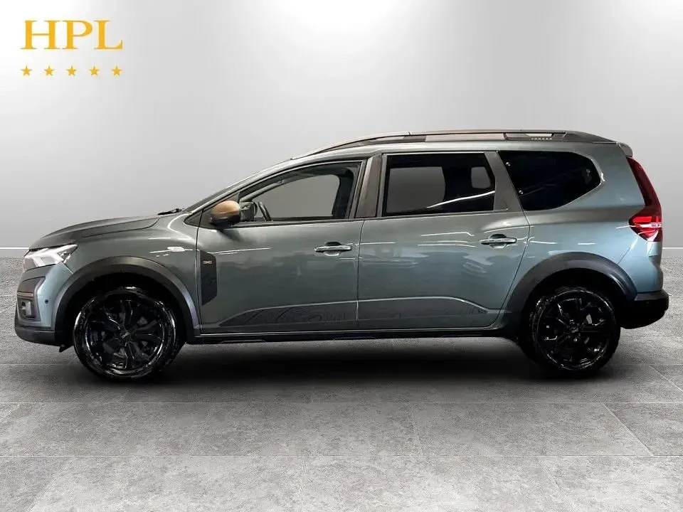Used Dacia Jogger Extreme 110 HP (80 kW) 2023 Green MPV