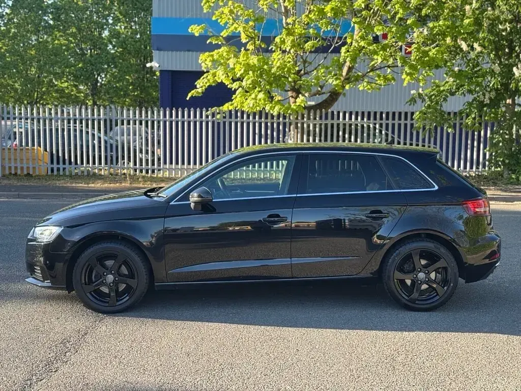 Usado Audi A3 Sportback Sport 116 HP (85 kW) 2020 Preto Citadino