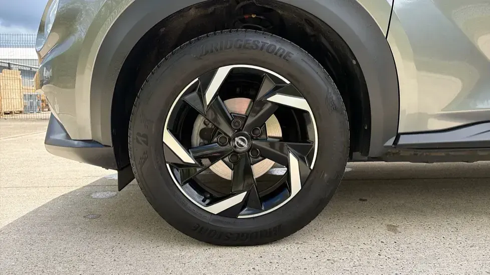 Used Nissan Juke N-Connecta 114 HP (83 kW) 2024 Grey SUV
