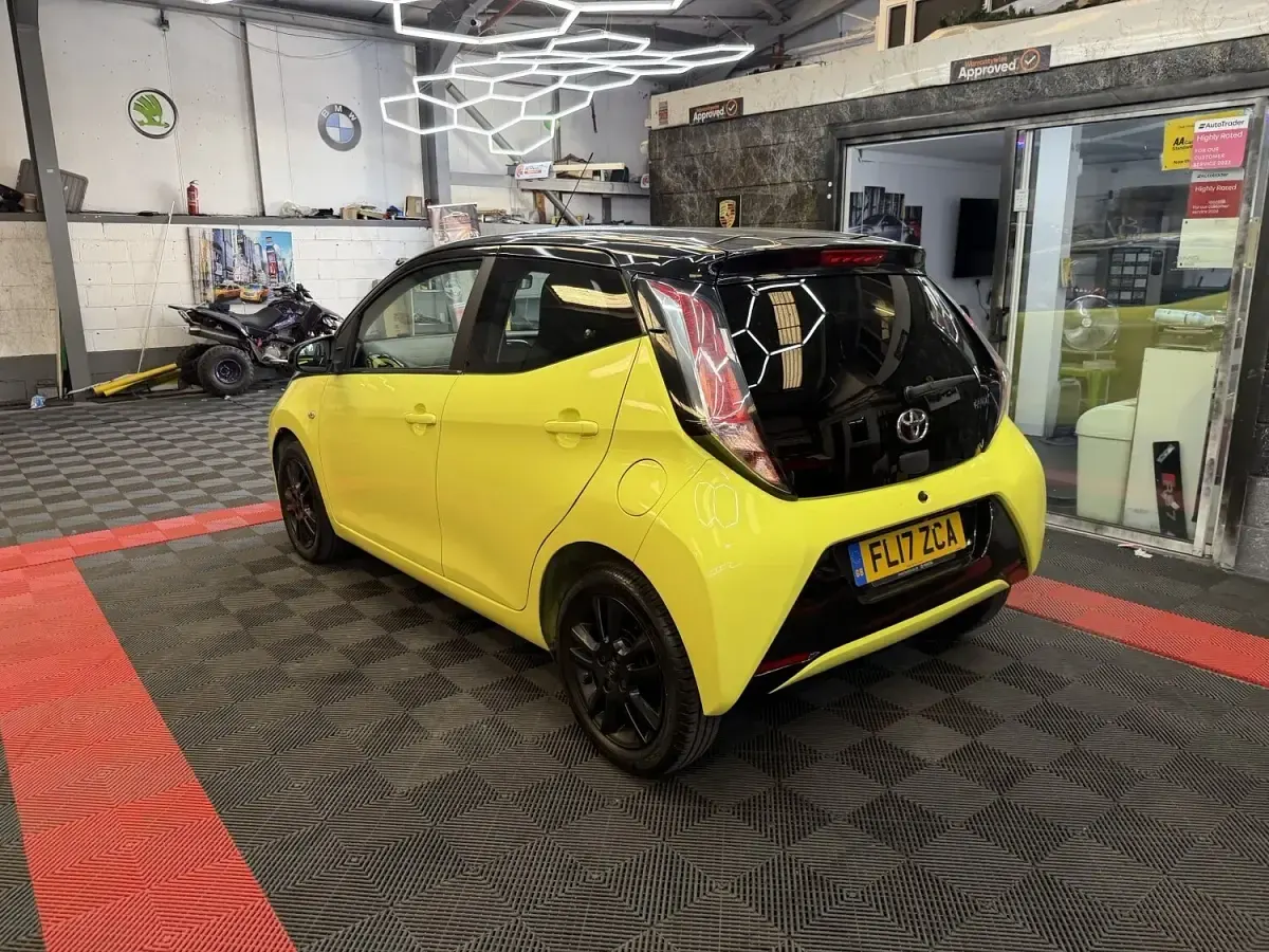 Used Toyota Aygo X-cite 69 HP (50 kW) 2017 Yellow Hatchback