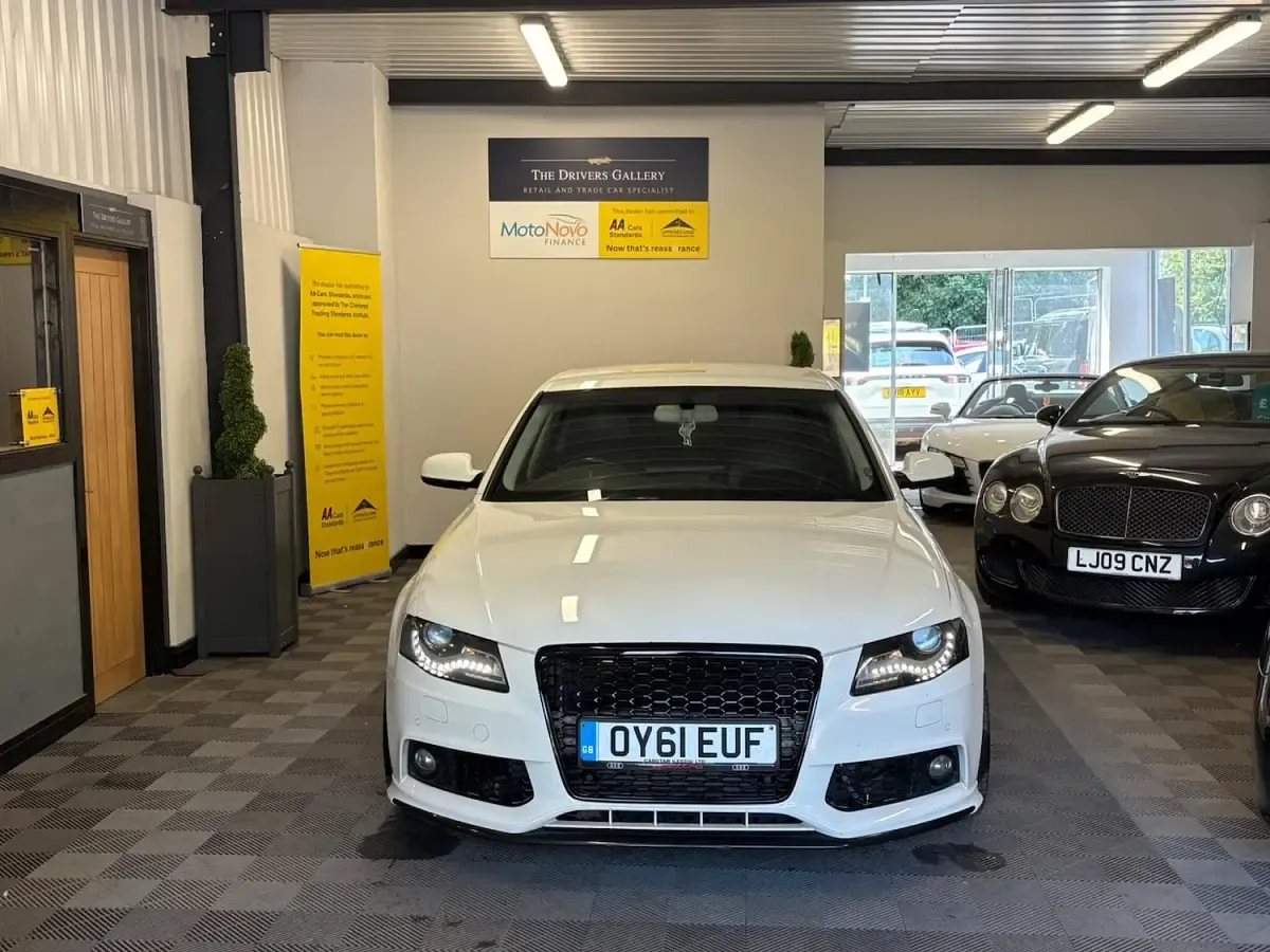 Used Audi A4 Advanced 211 HP (155 kW) 2011 White Sedan