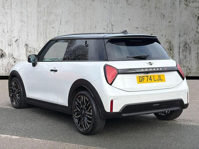 Used Mini Cooper S Hatch 201 HP (147 kW) 2024 White Hatchback