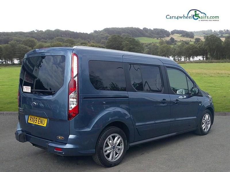 Used Ford Grand Tourneo Connect Titanium 120 HP (88 kW) 2020 Blue MPV
