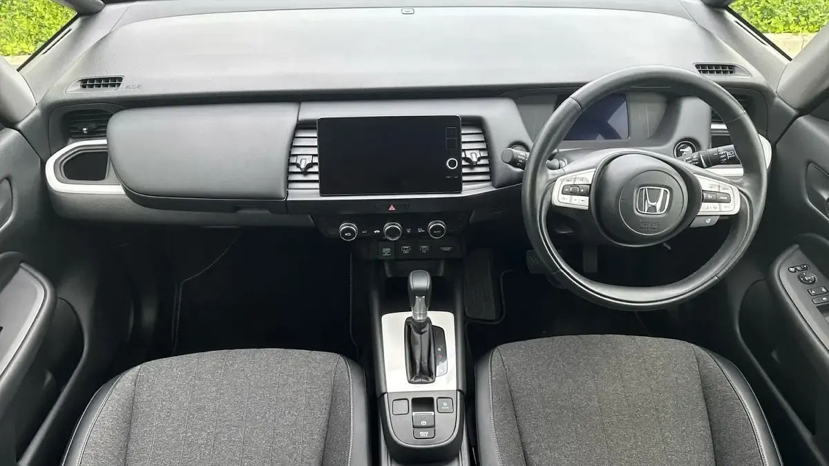 Used Honda Jazz Hybrid 109 HP (80 kW) 2023 White Hatchback