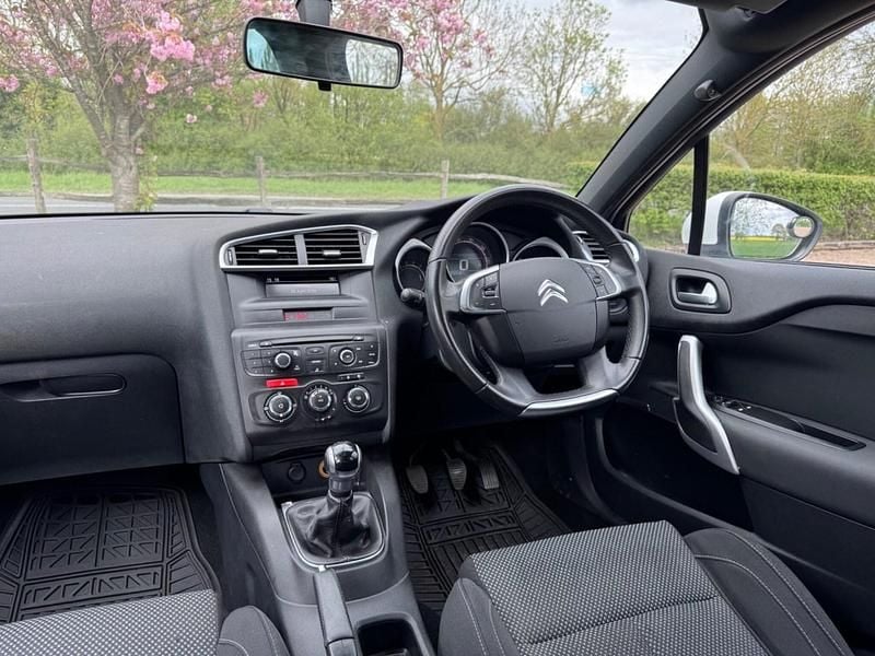 Used Citroën DS4 2014 White Hatchback