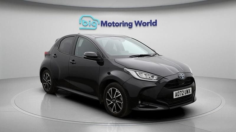 Used Toyota Yaris Hybrid Design 116 HP (85 kW) 2022 Black Hatchback