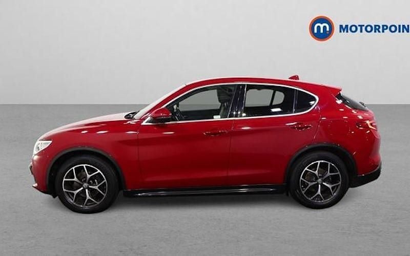 Used Alfa Romeo Stelvio Lusso 190 HP (139 kW) 2021 Red SUV