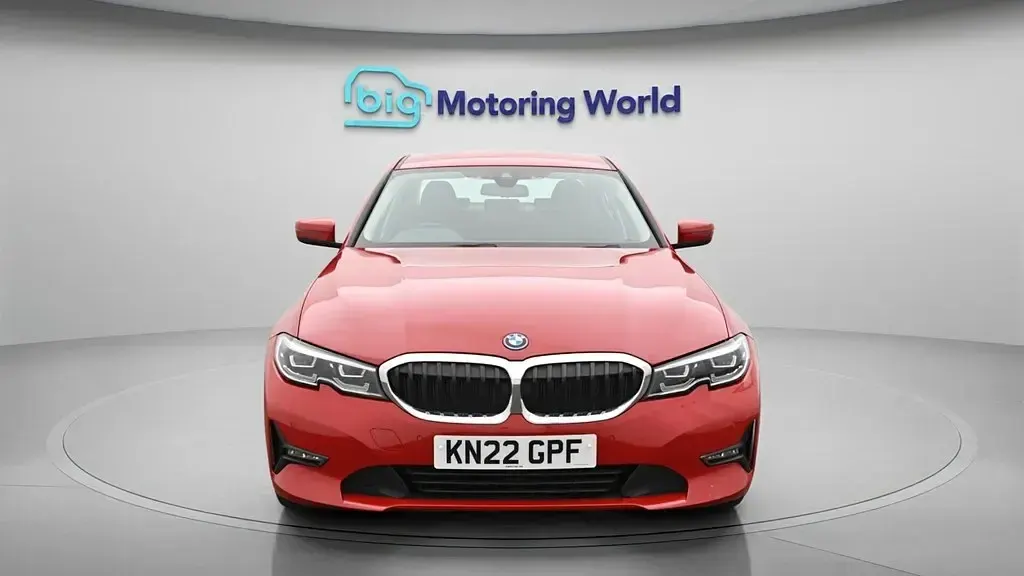Begagnad BMW 330e 292 HK (214 kW) 2022 Röd Sedan