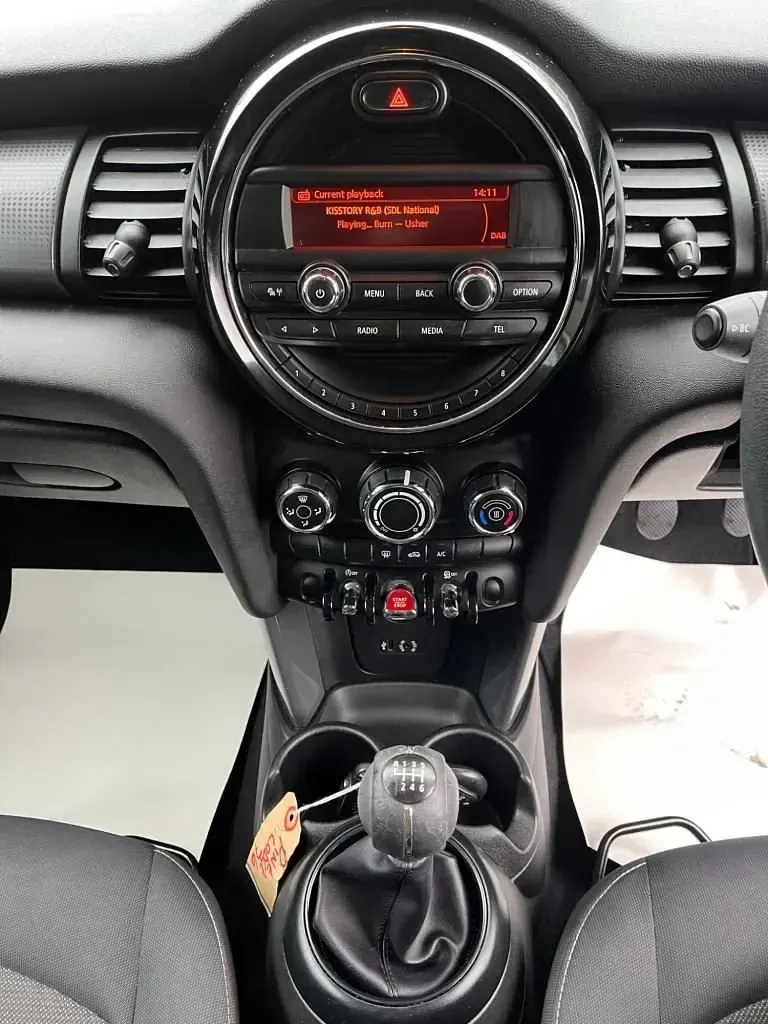 Usado Mini Cooper Hatch 136 HP (100 kW) 2016 Cinzento Citadino