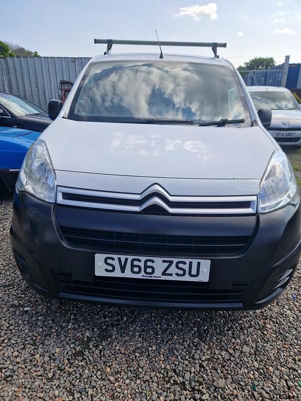 Używany Citroën Berlingo 75 KM (55 kW) 2016 Biały Minivan